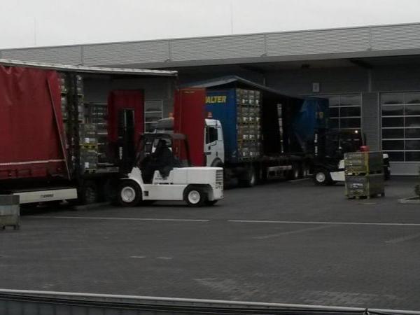 Entladung mit Gabelstapler Entladung mit Gabelstapler