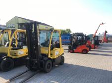 Stapler auf dem Firmengelände